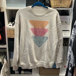 EUC crew neck sweatshirt